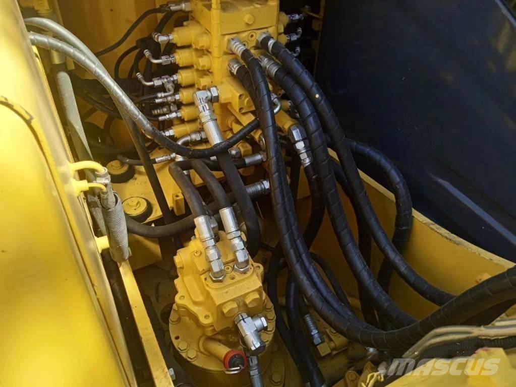 Komatsu PC130-7 Bageri guseničari