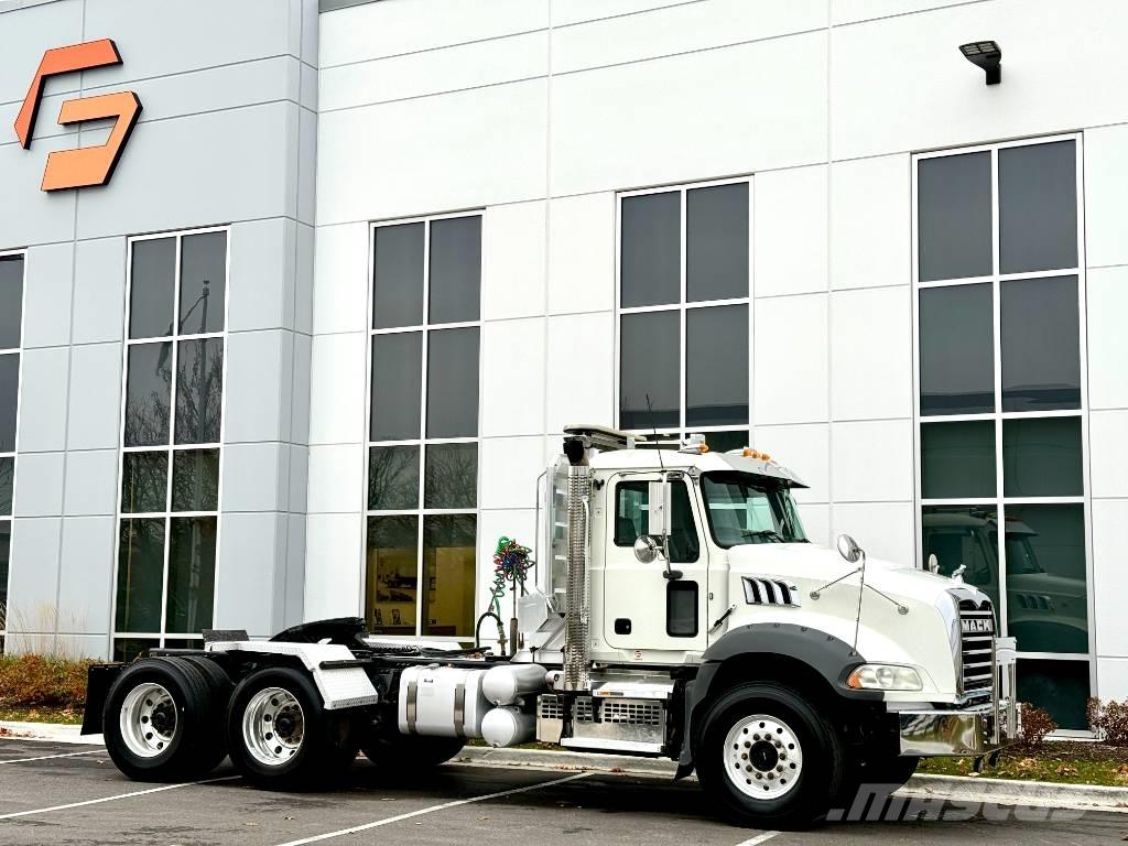 Mack GU813 Tegljači