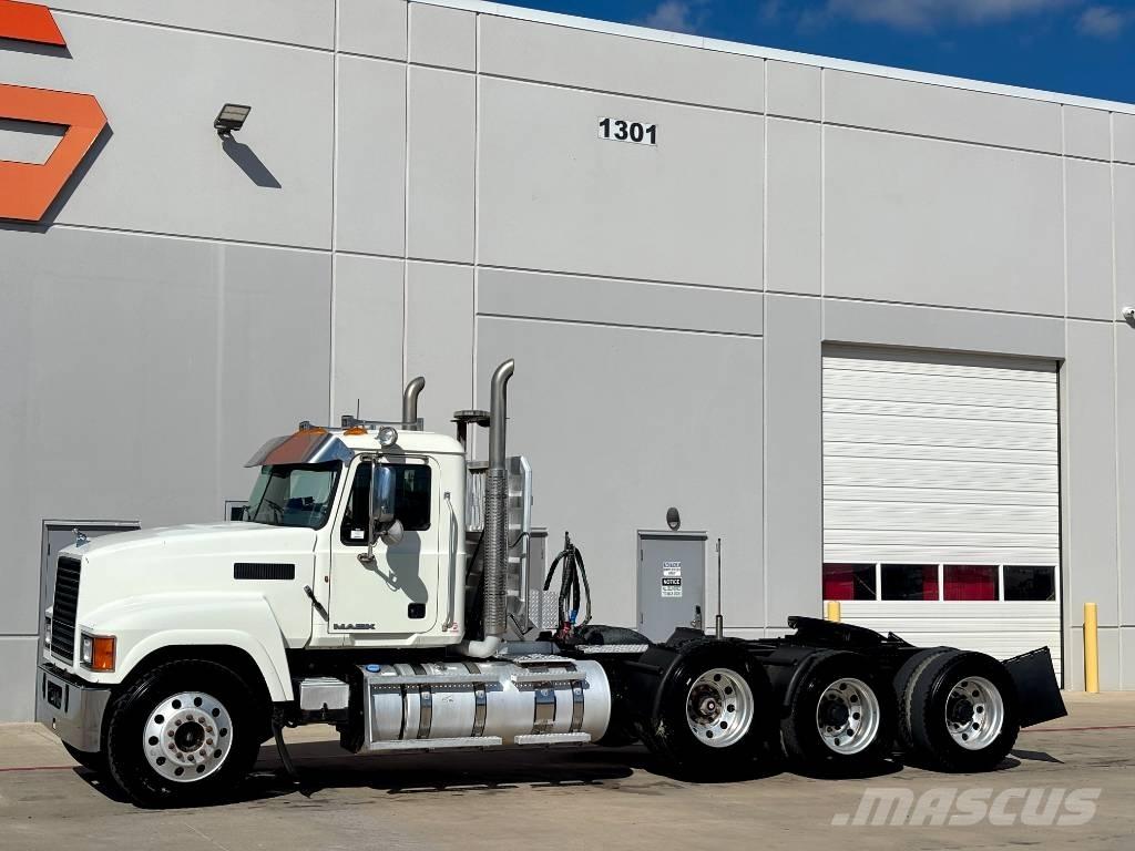 Mack CHU 613 Tegljači