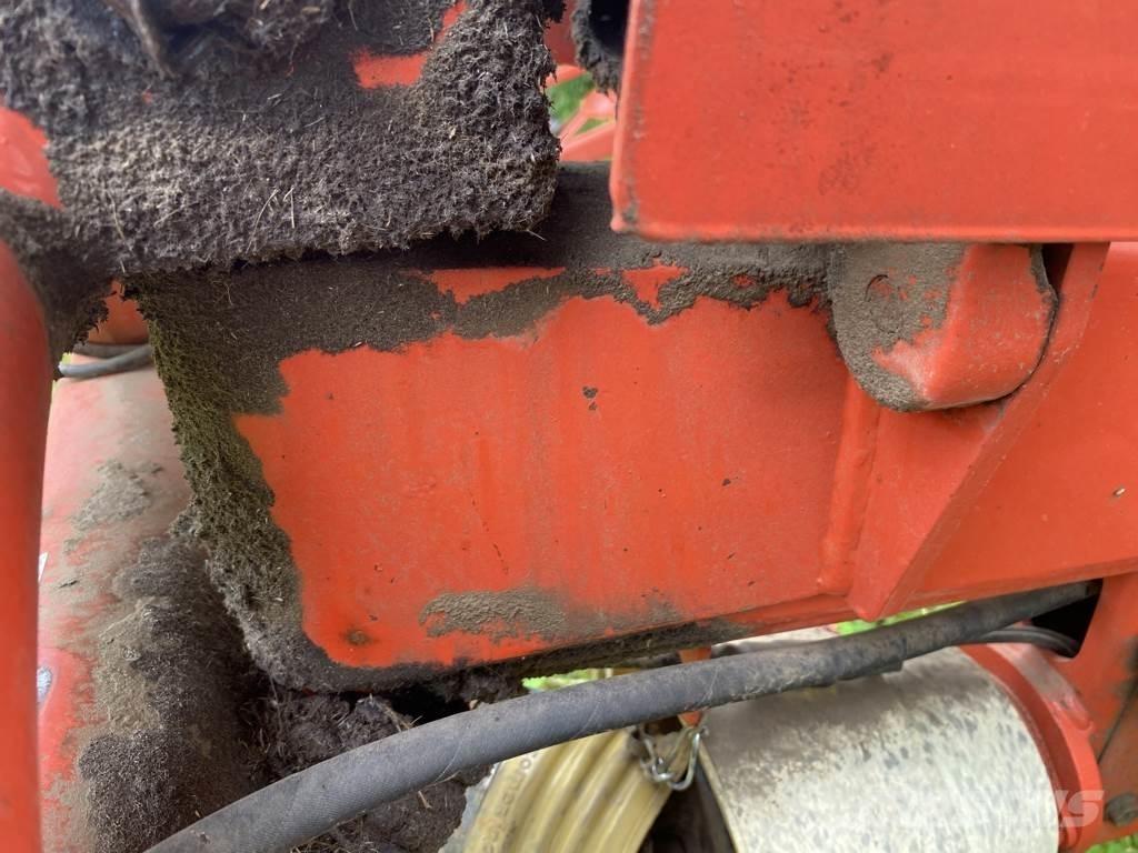 Kuhn GF6301MH Okretači i sakupljači sena