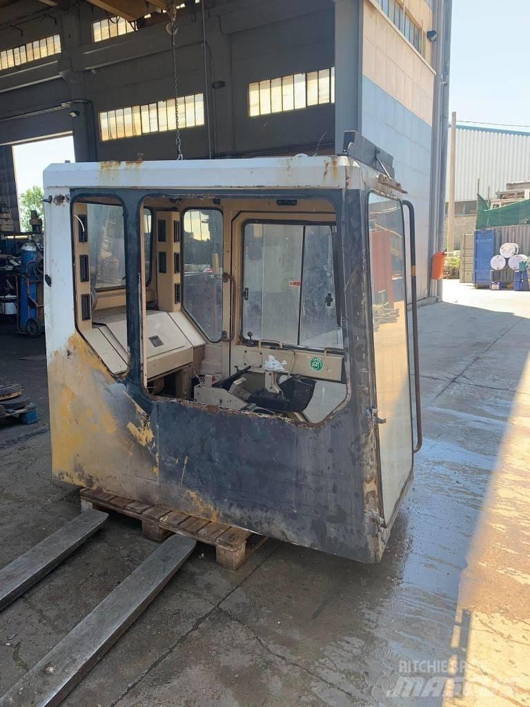 CAT 375 Kabine i unutrašnjost