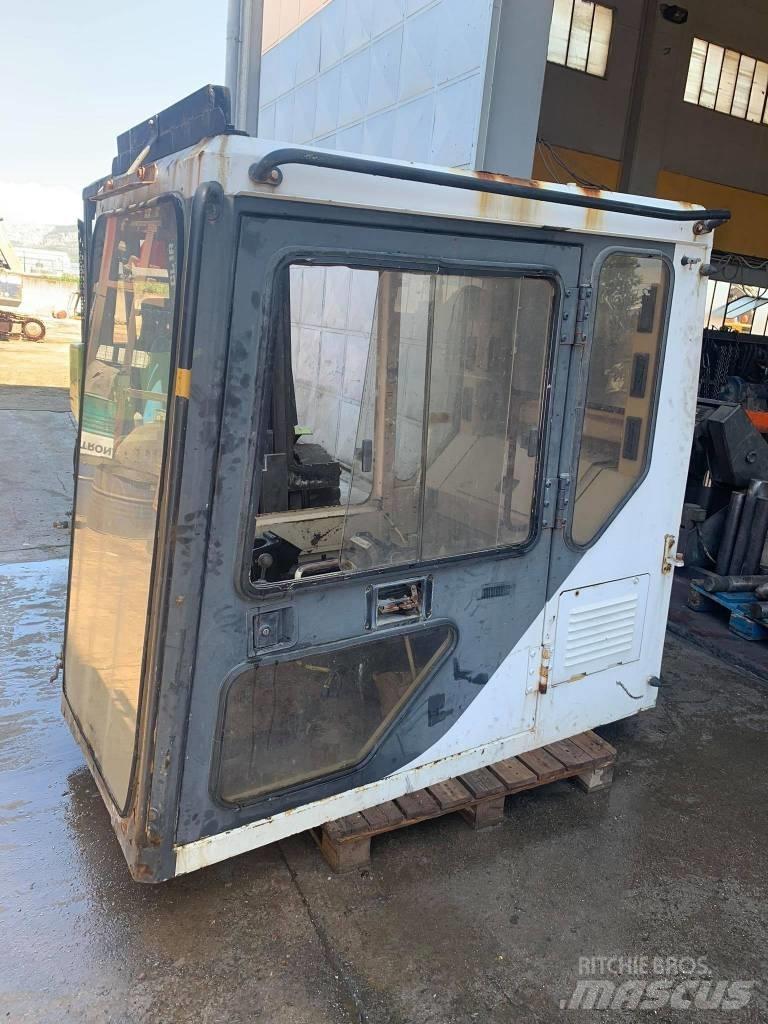 CAT 375 Kabine i unutrašnjost