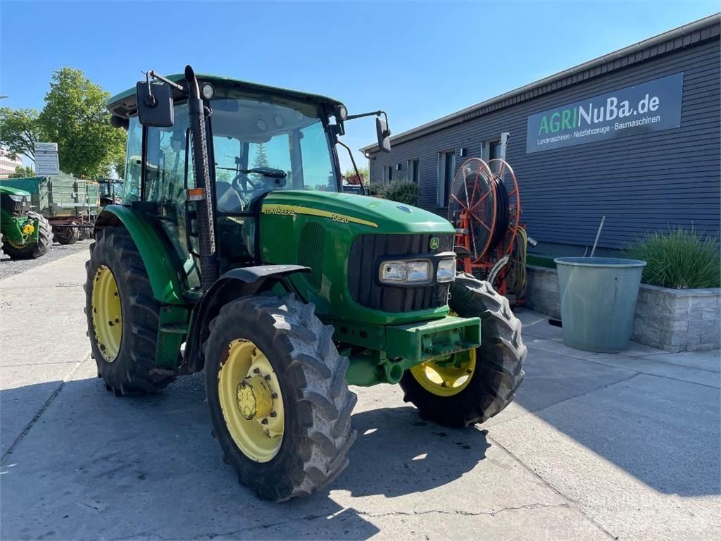 John Deere 5820 Traktori