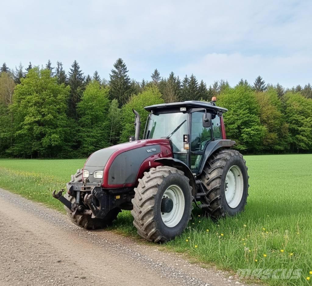 Valtra T 170 Traktori