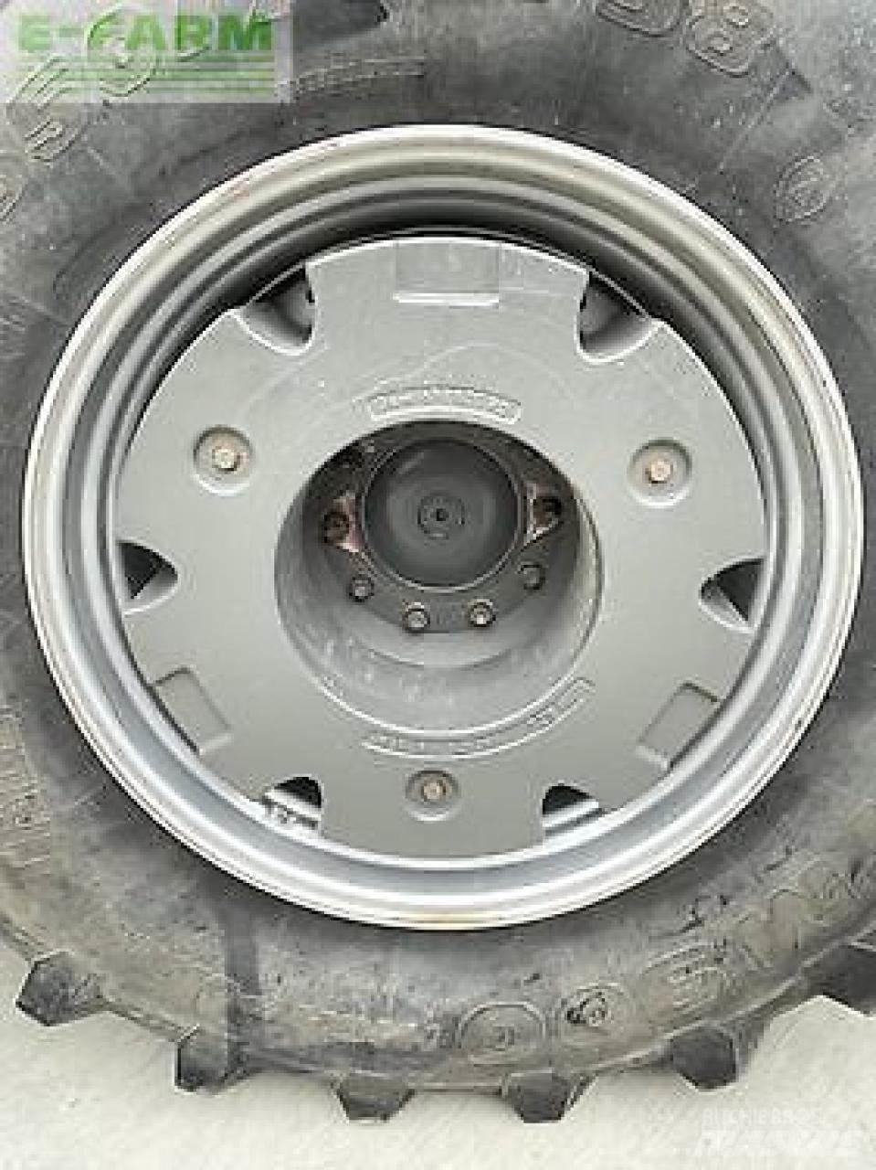 Fendt 724 vario Traktori