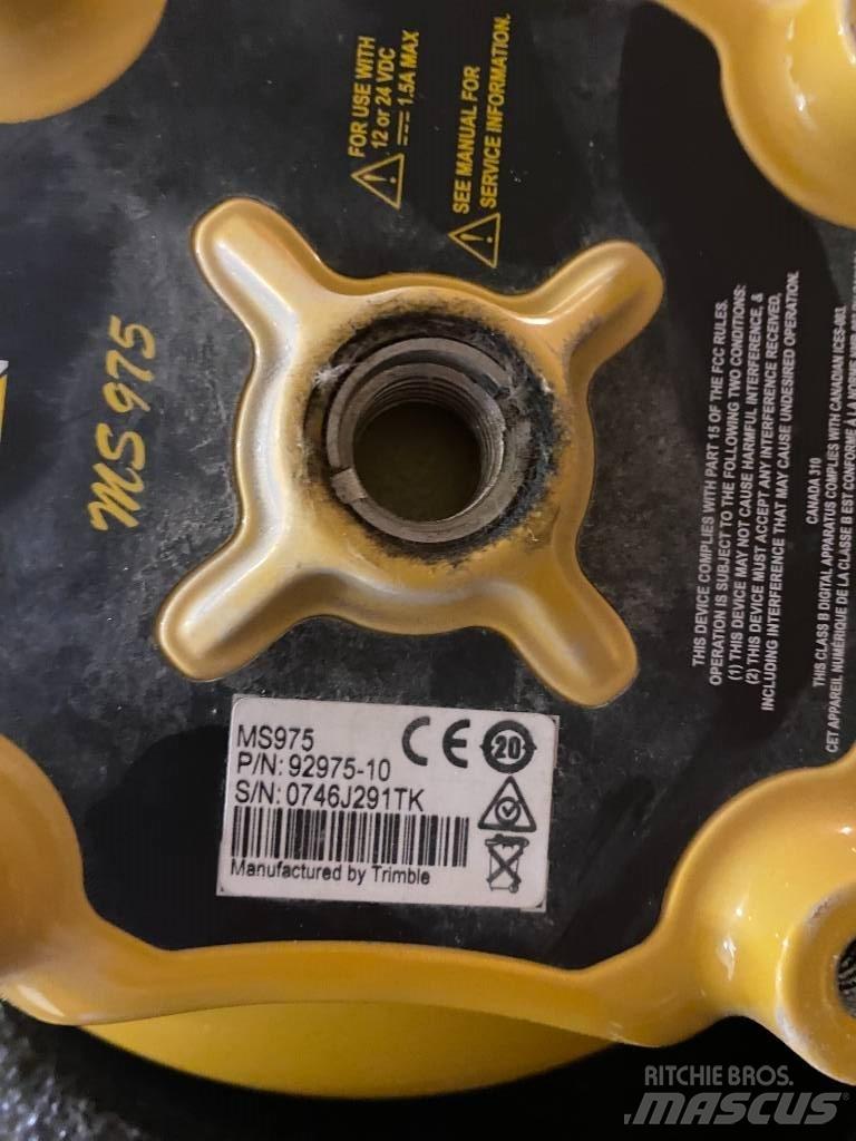 Trimble CB460 vals Instrumenti, oprema za merenje i automatizaciju