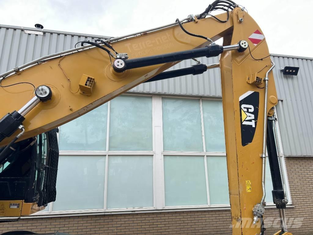 CAT MH3022  2015   CE Bageri za prenos primarnih/sekundarnih sirovina