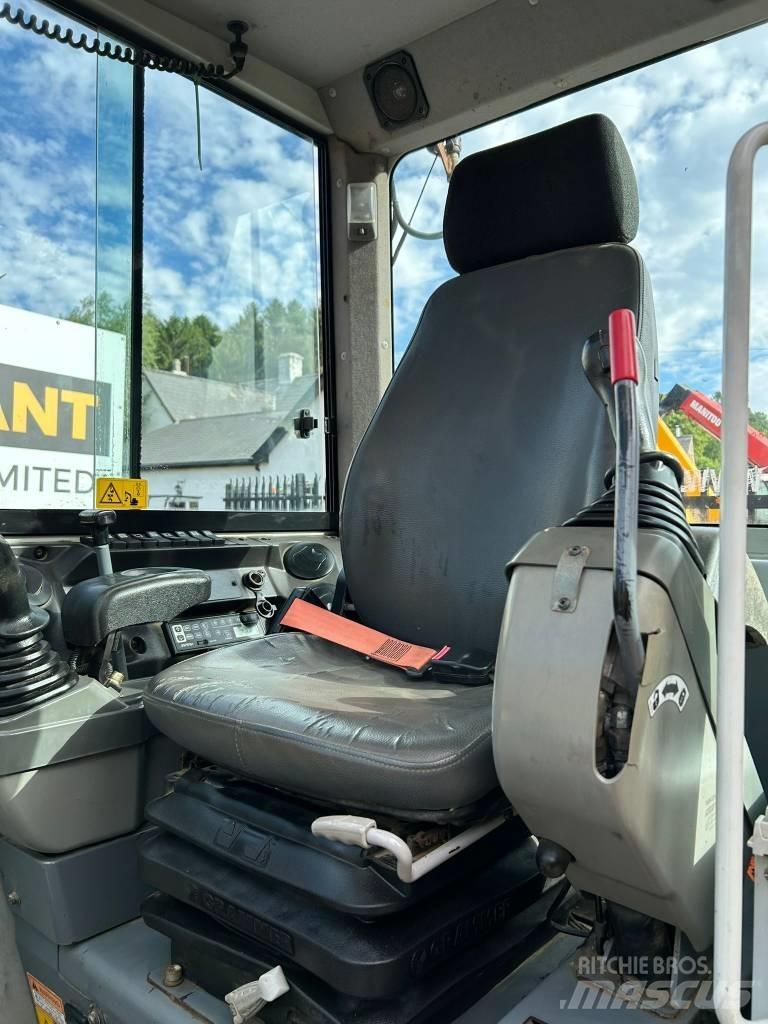 Takeuchi TB 230 Mini bageri < 7t