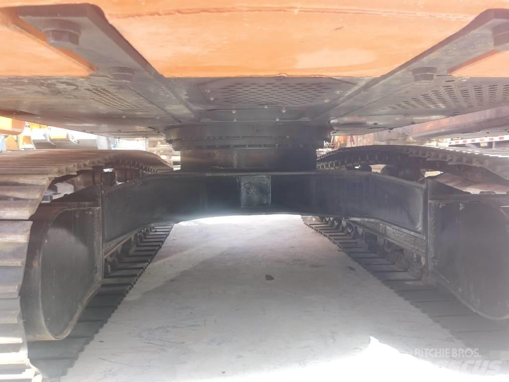 Hitachi ZX 210 Bageri guseničari