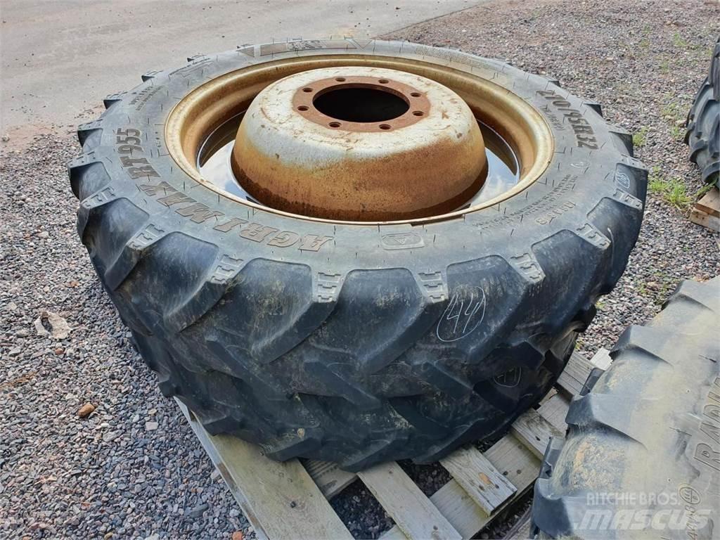 BKT 270/95R32 x2 Gume, točkovi i felne