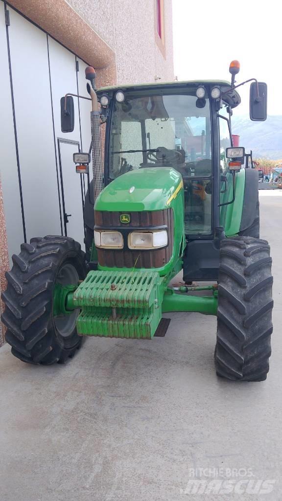 John Deere 5820 Traktori