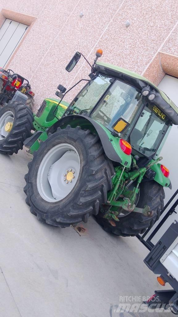 John Deere 5820 Traktori