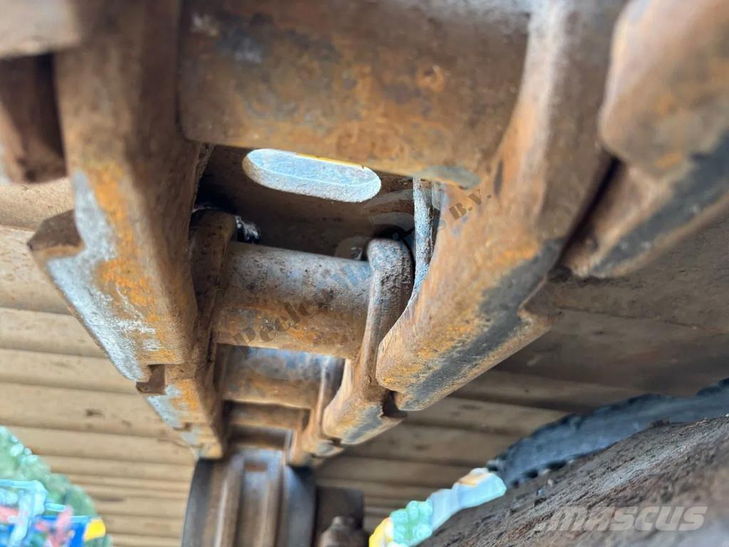 JCB 260 LC Bageri guseničari