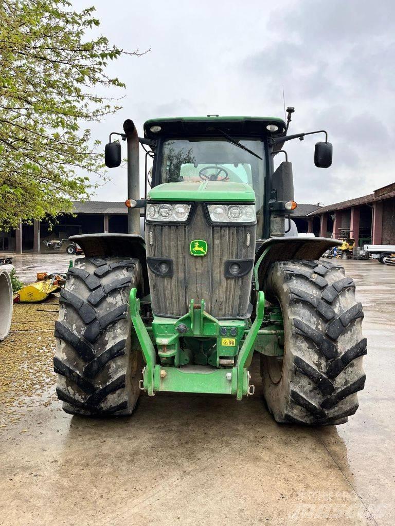 John Deere 7230 R Traktori