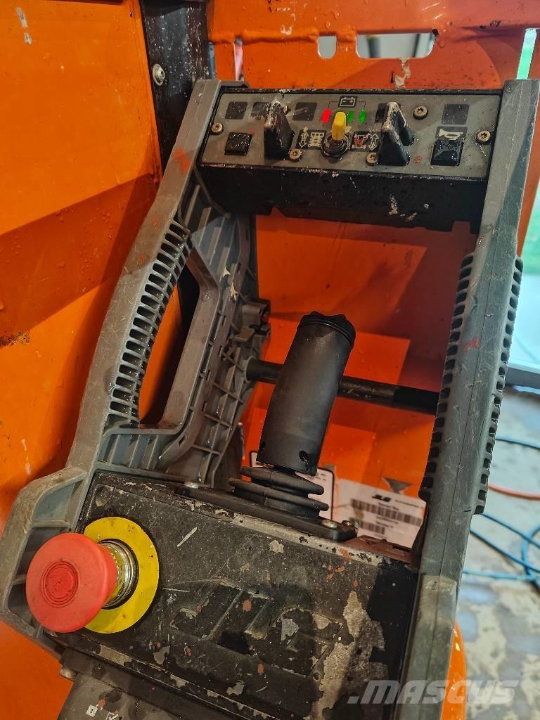 JLG 1230 ES Jarbolne penjajuće platforme
