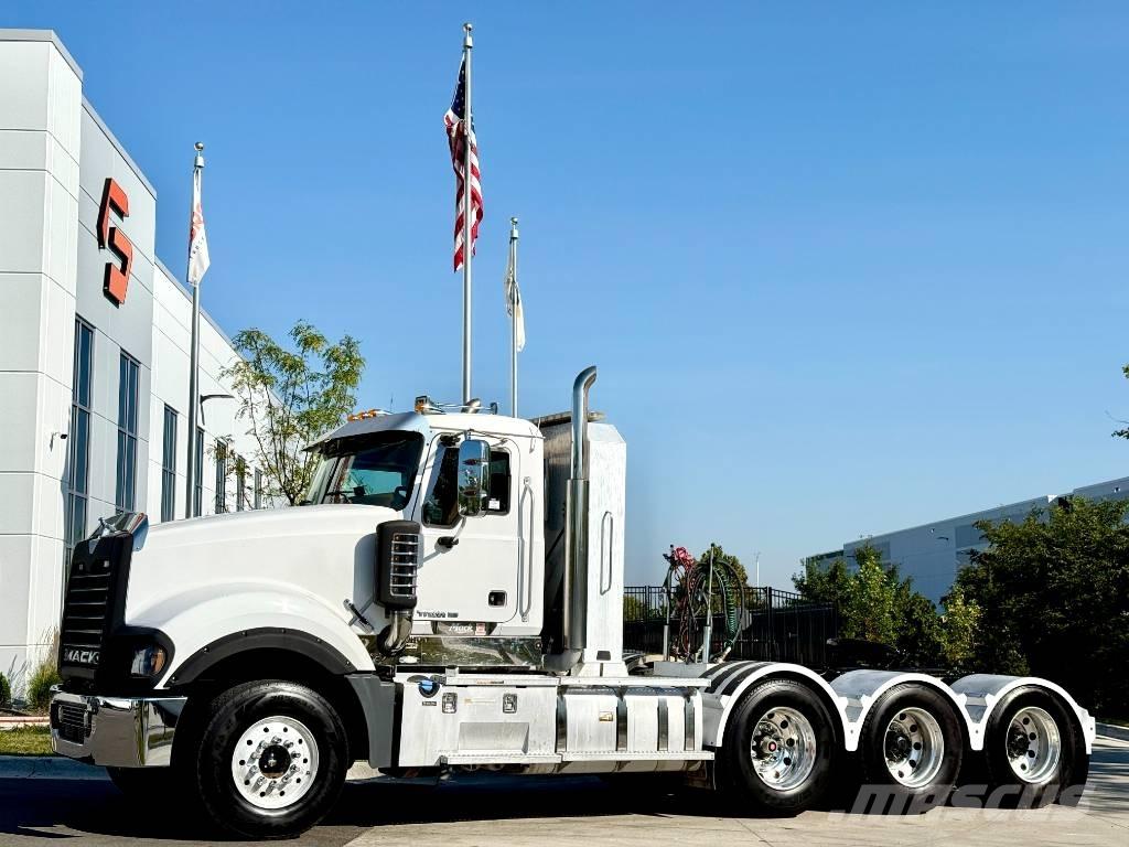 Mack Titan TD 713 Tegljači