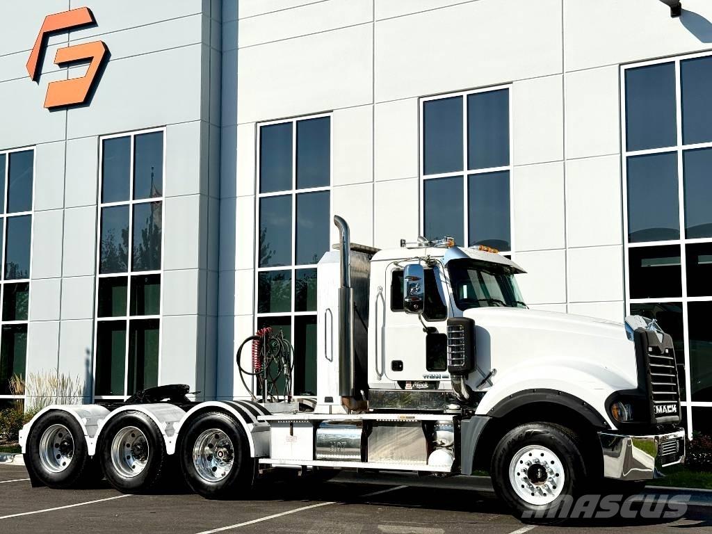 Mack Titan TD 713 Tegljači
