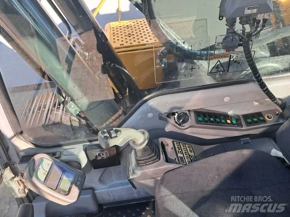 Volvo EC 240 B LC Bageri guseničari