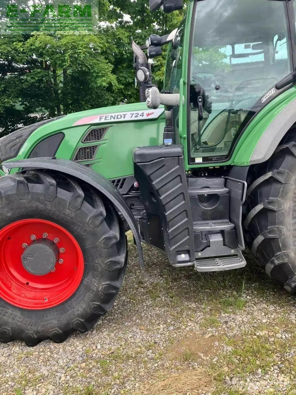 Fendt 724 vario Traktori