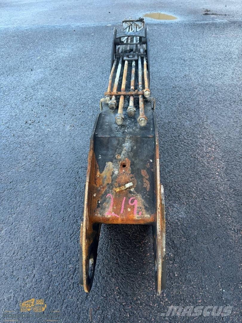 Komatsu 105F Kranovi za debla