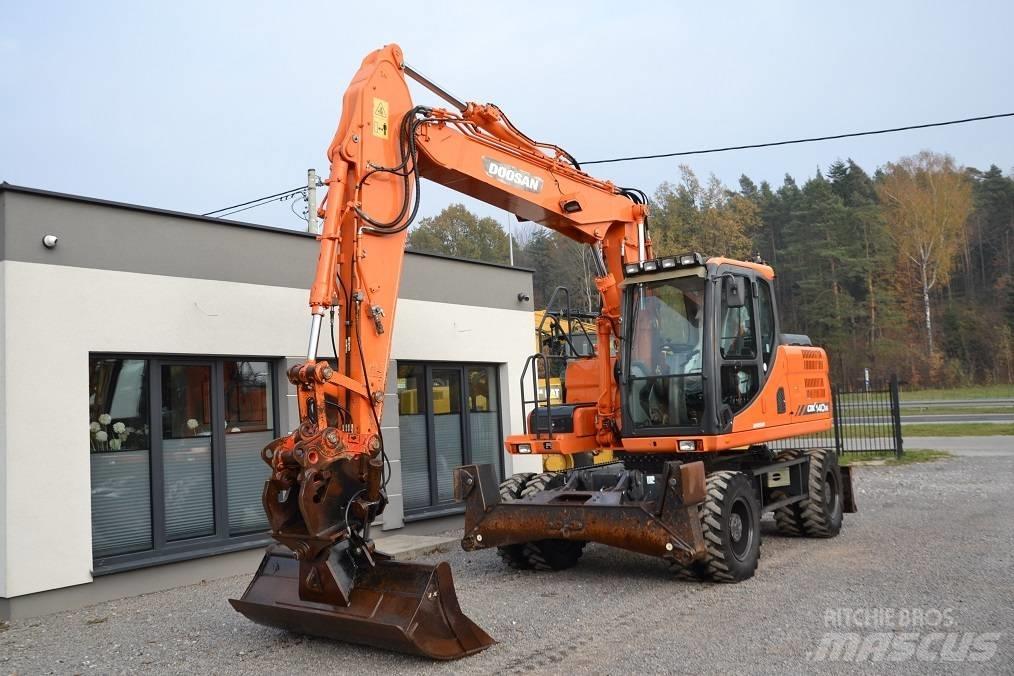 Doosan DX 140 W Bageri točkaši