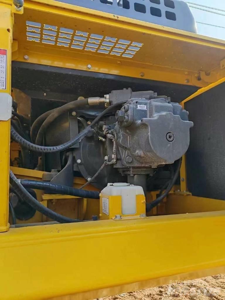 Komatsu 450-8 Bageri guseničari