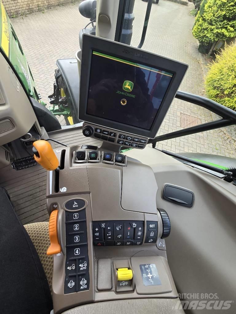 John Deere 6120 R Traktori