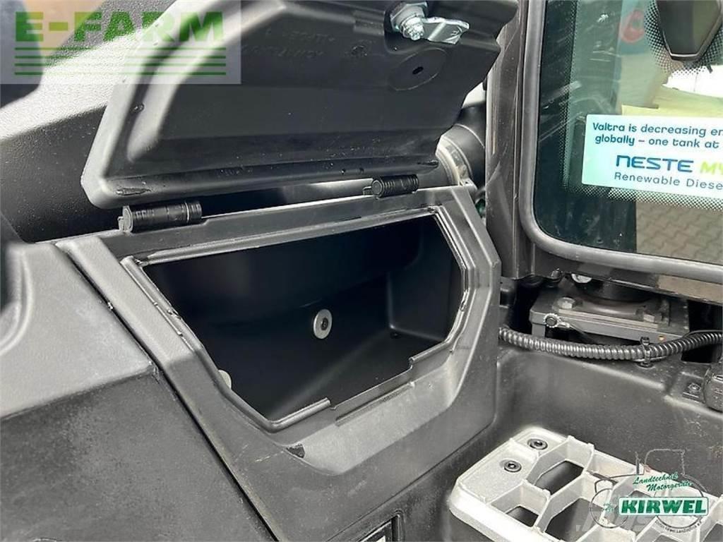 Valtra q 285 Traktori