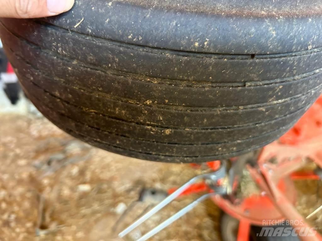 Kuhn GF10812 Okretači i sakupljači sena
