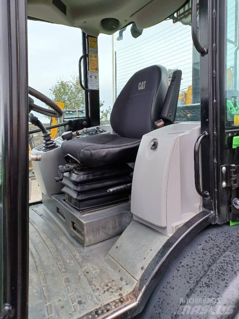 CAT 906M Utovarivači na točkove