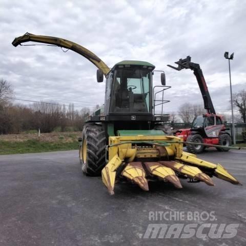 John Deere 6610 Mašine za stočnu hranu sa sopstvenim pogonom
