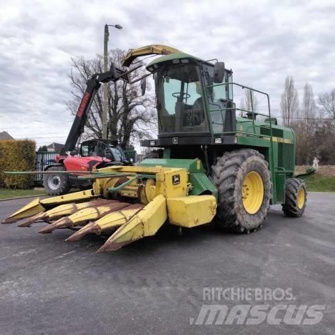 John Deere 6610 Mašine za stočnu hranu sa sopstvenim pogonom