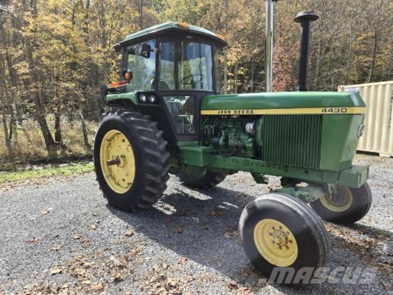 John Deere 4430 Traktori