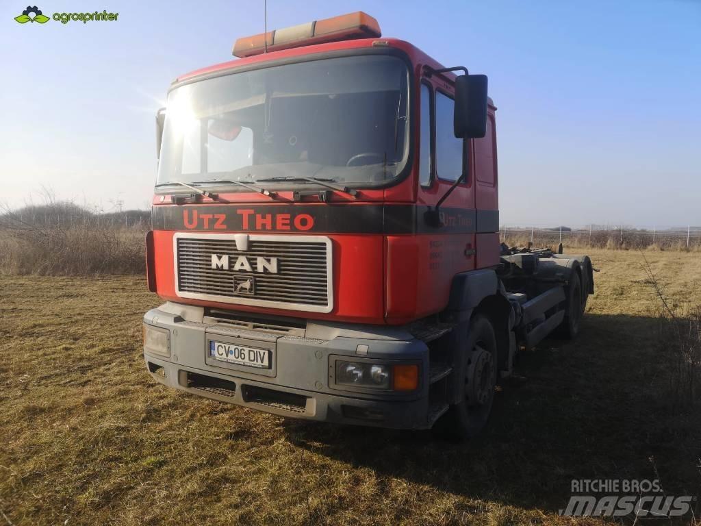 MAN F2001 Rol kiper kamioni sa kukom za podizanje tereta