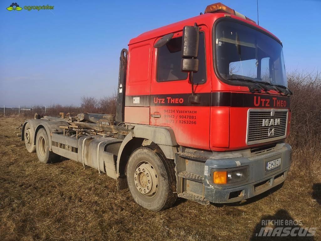 MAN F2001 Rol kiper kamioni sa kukom za podizanje tereta