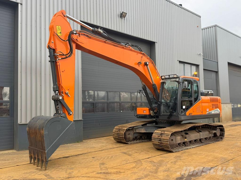 Doosan DX225LC-7 Bageri guseničari