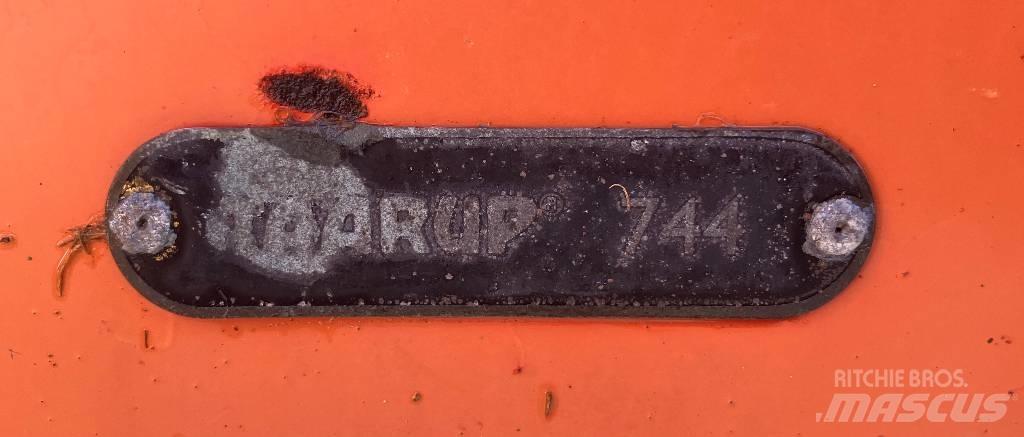 Taarup 744 Okretači i sakupljači sena