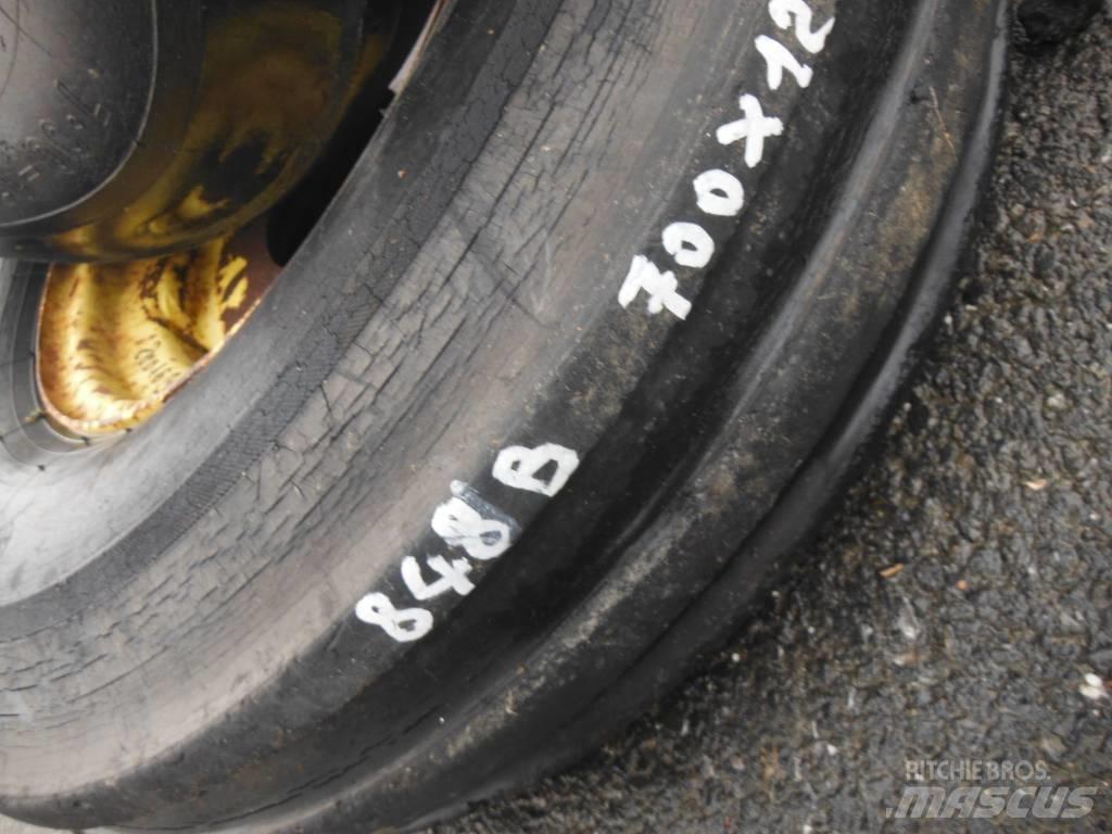 Dunlop 7.00X12 Gume, točkovi i felne