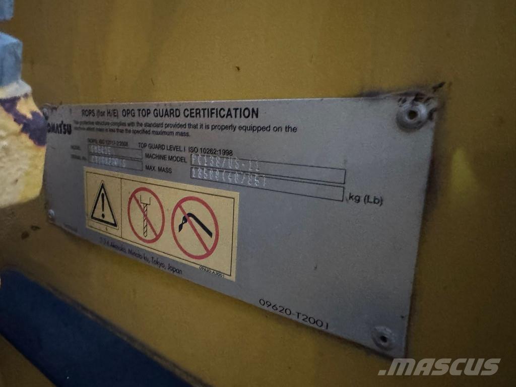 Komatsu PC138-11 Bageri guseničari