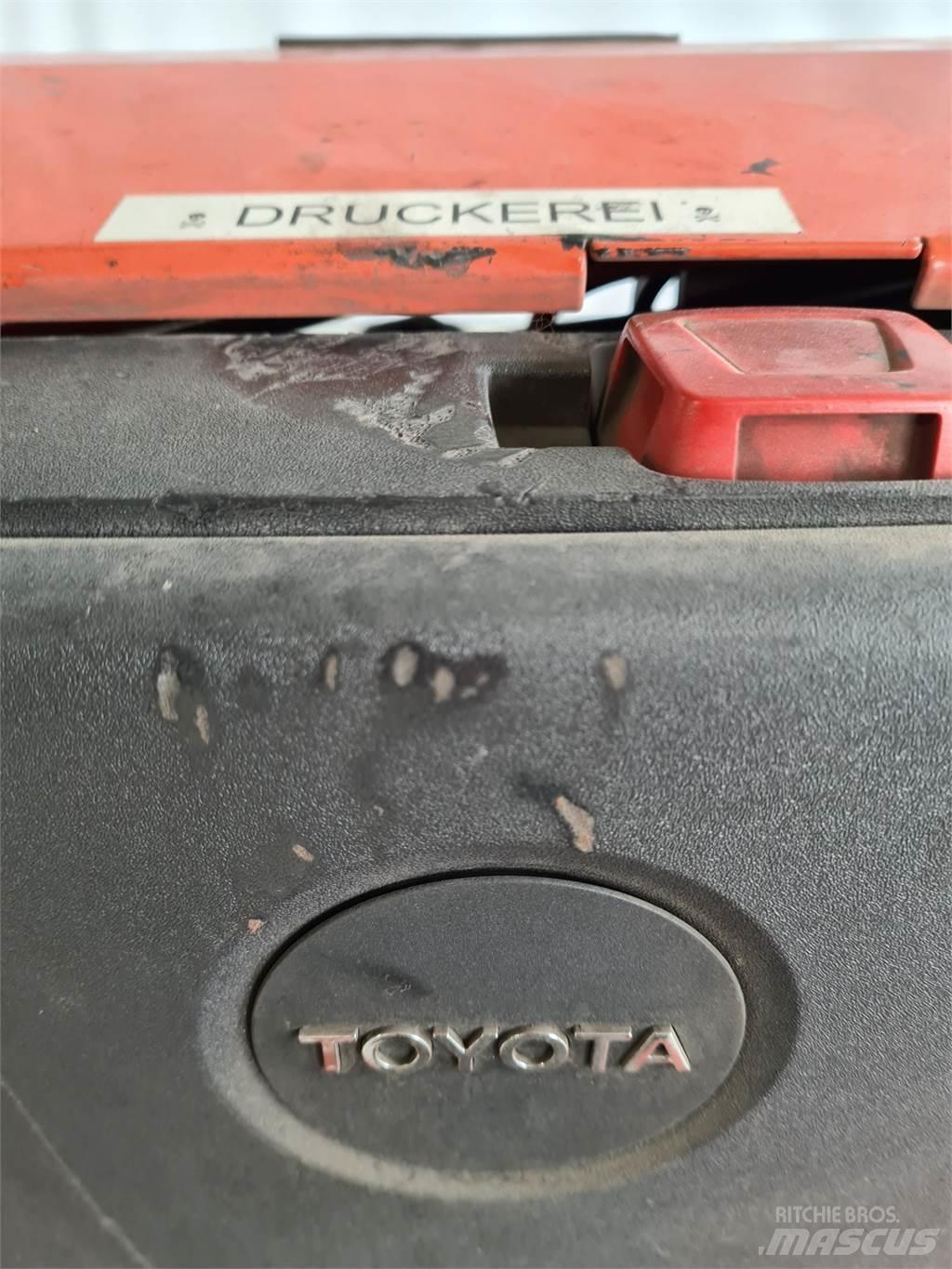 Toyota LWE 250 Nisko podizni električni viljuškar