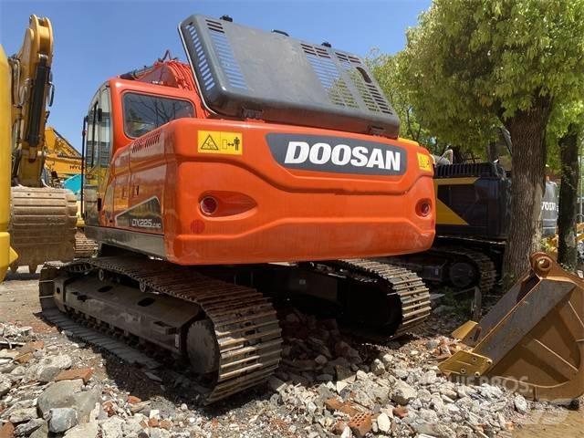 Doosan DX 225 LC Bageri guseničari