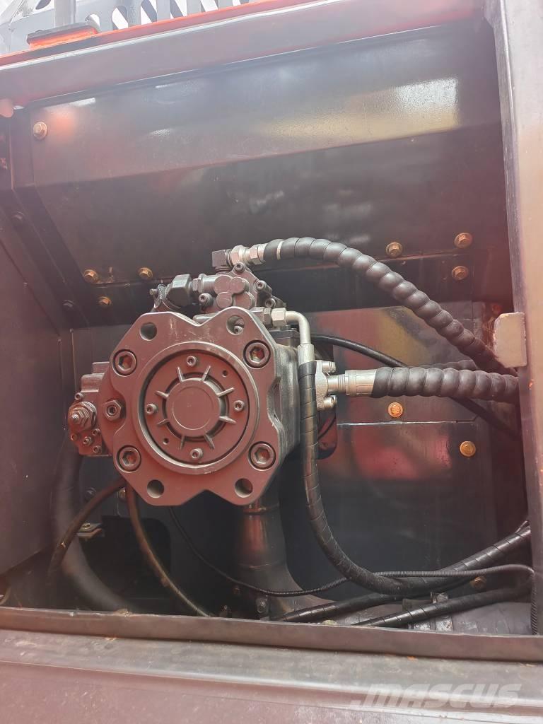 Doosan DX 300 LC Bageri guseničari