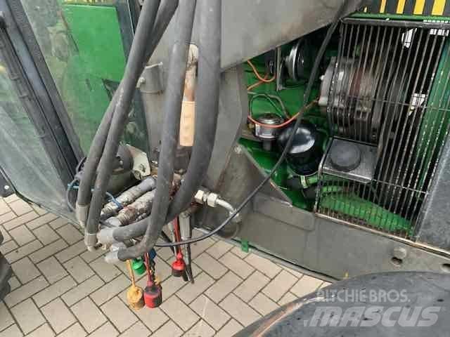 John Deere 2450 Traktori