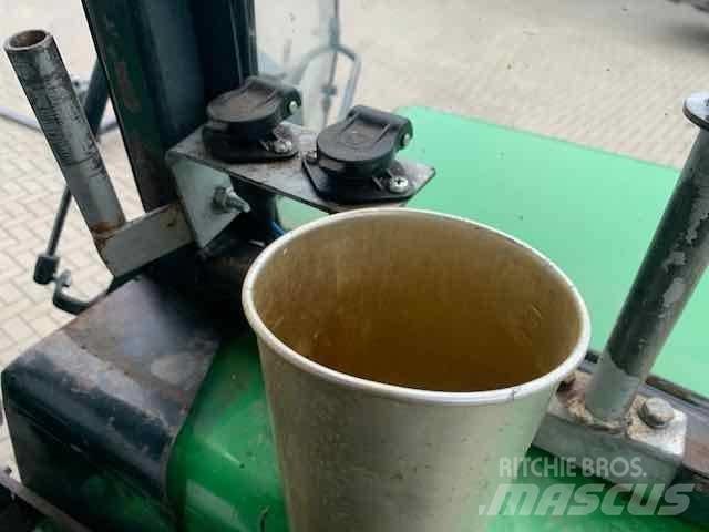 John Deere 2450 Traktori