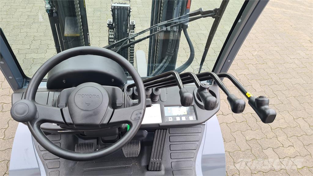 Toyota 02-8FGF25 Plinski viljuškari