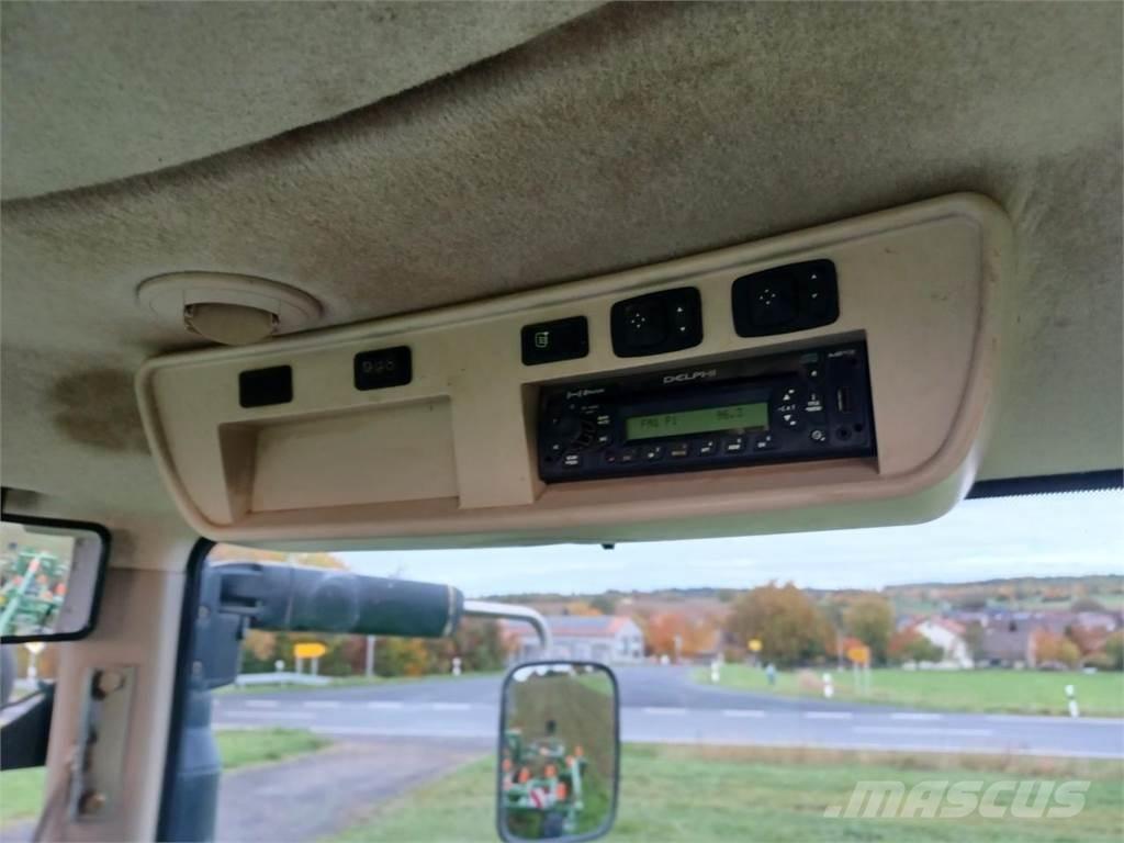 John Deere 8335R Traktori