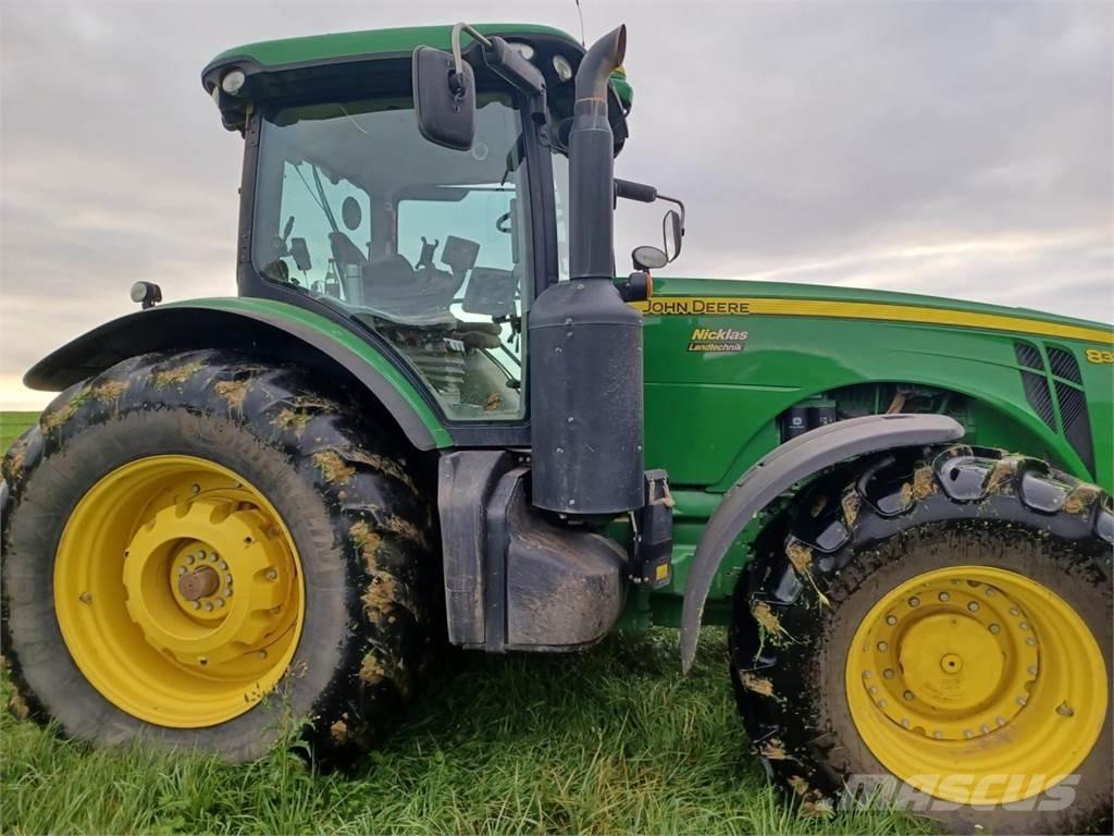 John Deere 8335R Traktori