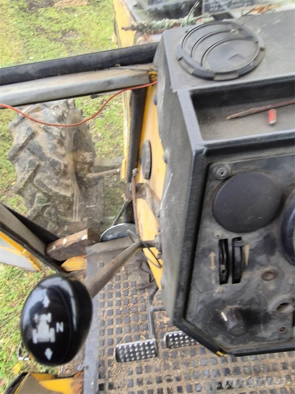 Valtra 715M Traktori