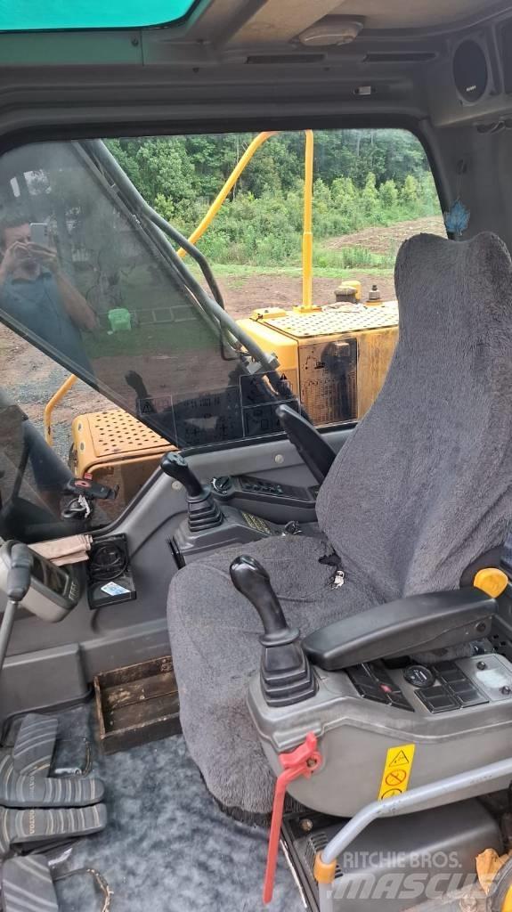 Volvo EC210B Bageri guseničari