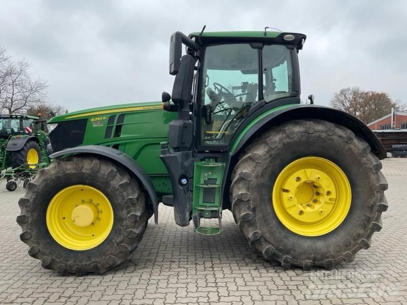 John Deere 6250R Traktori